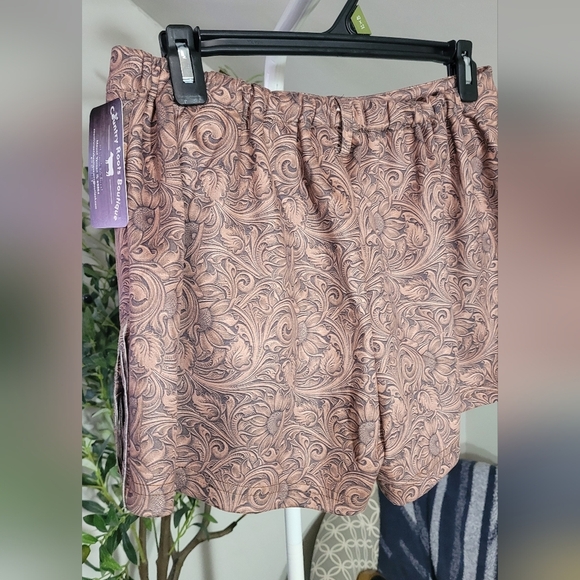 Sterling Kreek Brown Tooled Leather Look Patterned Women's Shorts With Fringe L - Picture 4 of 6